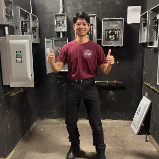 《算法浪潮中的职业抉择:技术极客的生存法则与破局之道》 IT技术