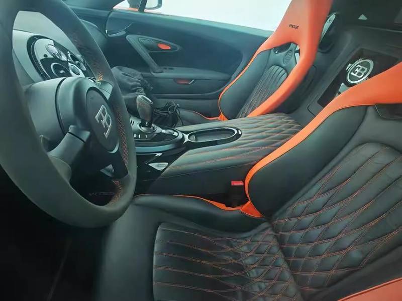  稀世超跑命运多舛，布加迪威航世界纪录版再度法拍；身份缺失引发广泛关注。 汽车科技