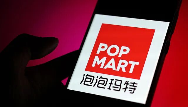 七年等待的盲盒惊喜,泡泡玛特订单重启发货引热议。 娱乐新闻