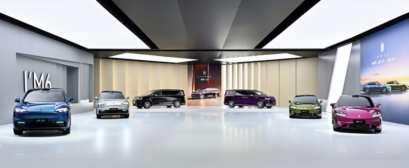 华为春季新品震撼登场，鸿蒙智行三款车型强势布局主流市场。