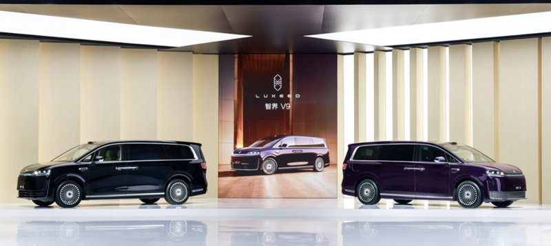  华为春季新品震撼登场，鸿蒙智行三款车型强势布局主流市场。 汽车科技