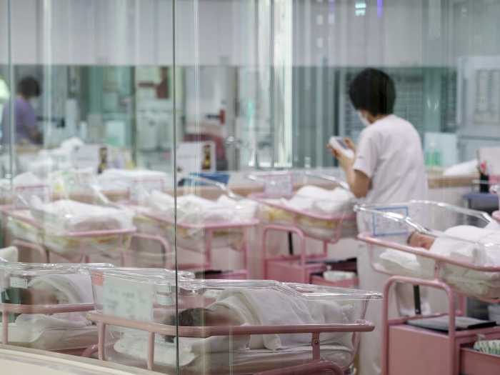  守护清澈的目光：AI时代下如何重塑孩子的思辨力量 情感心理 守护清澈的目光：AI时代下如何重塑孩子的思辨力量 情感心理