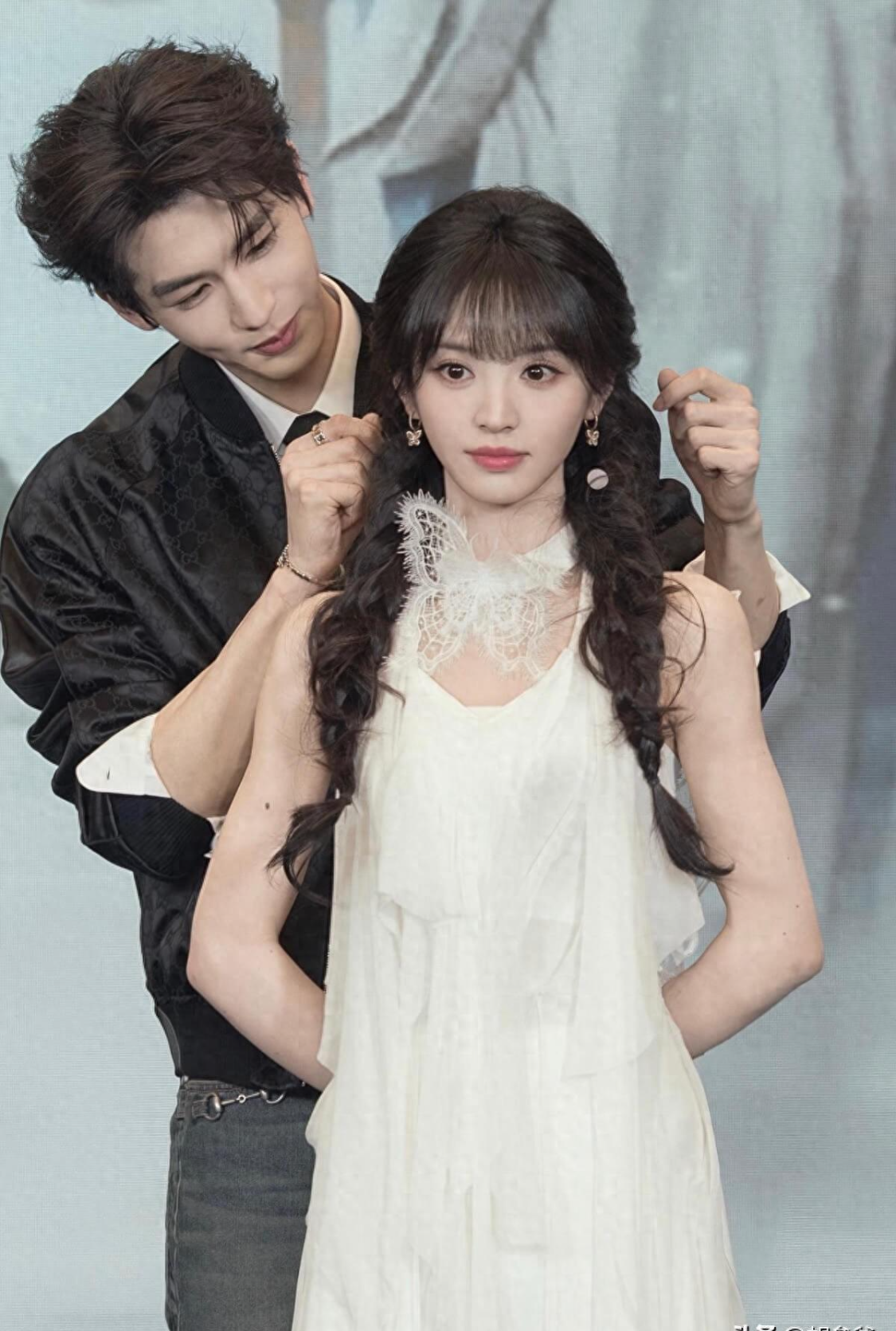  《逐玉》庆功宴背后的行业博弈：C位之争与九年恩怨的破局密码 娱乐新闻